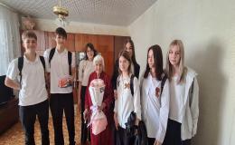 В преддверии празднования 80- летия  Победы в Великой Отечественной войне 1941-1945 г учащиеся 9"З" класса посетили ветерана Великой Отечественной войны.