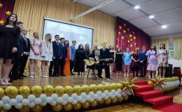 Выпускной вечер в 11 классе – это кульминация школьной жизни, событие, которое навсегда останется в памяти каждого выпускника.