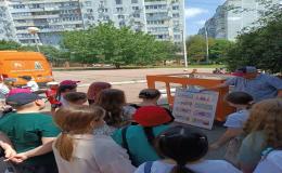 19 июня в гостях у ЛДП "Весёлый улей" побывала лаборатория дорожного движения из МБОУ ДО ДЦ "Автогородок".