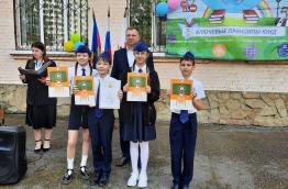Поздравляем учащихся 4"В" класса в составе команды ЮИД МБОУ МОШN100: Воробьева Анна, Брусова Мия, Александров Роман, Демьяненко Матвей, под руководством кл.рук.Шемберевой А.И., занявших 14 мая  III место в городском конкурсе "Безопасное колесо -2025".